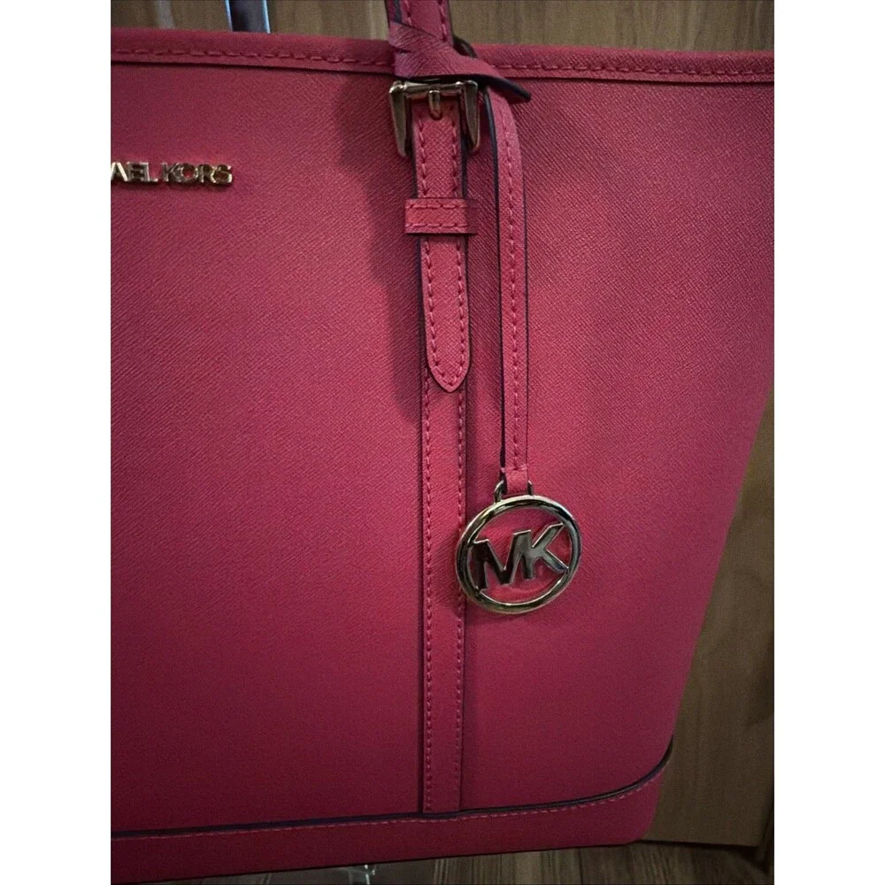 Michael Kors Jet Set Large Tote Fuchsia Pink Saffiano Leather Top Zip Gold. EUC!